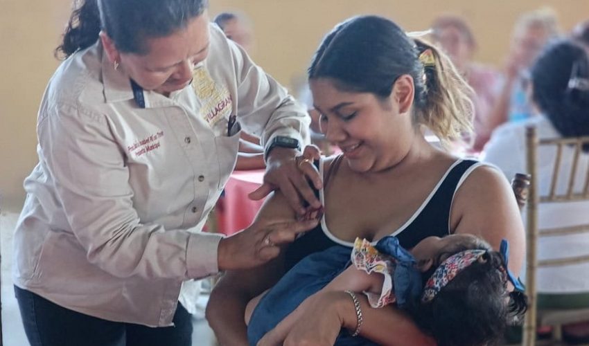 Alcaldesa celebra el día de las madres a lo grande!